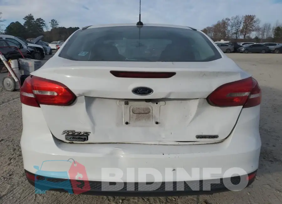1FADP3E24GL335687 Photo# 6