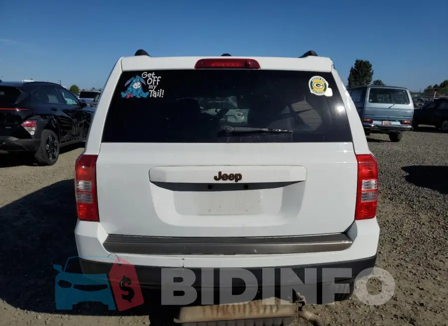 1C4NJPBB3GD715772 Photo# 6