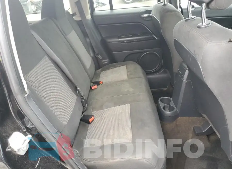 1C4NJPBB8FD431083 Photo# 11