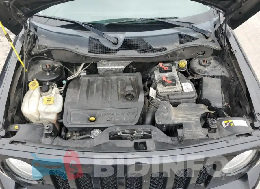 1C4NJPBB8FD431083 Photo# 12