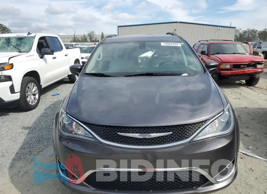 2C4RC1BG1HR599152 Photo# 5