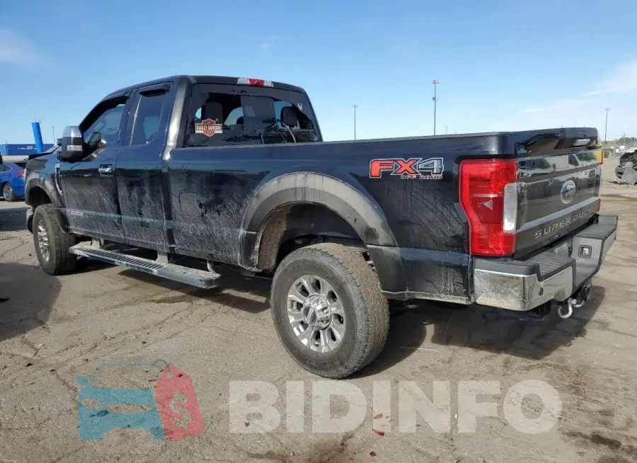 1FT8X3BT2JEB70873 Photo# 2