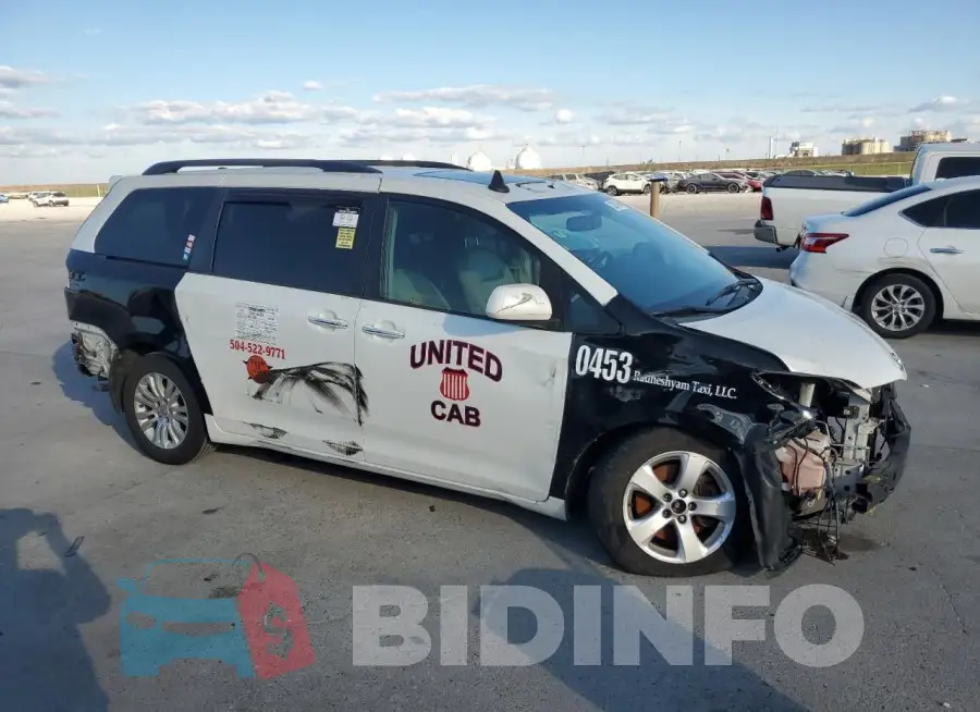 5TDYK3DCXFS677243 Photo# 4