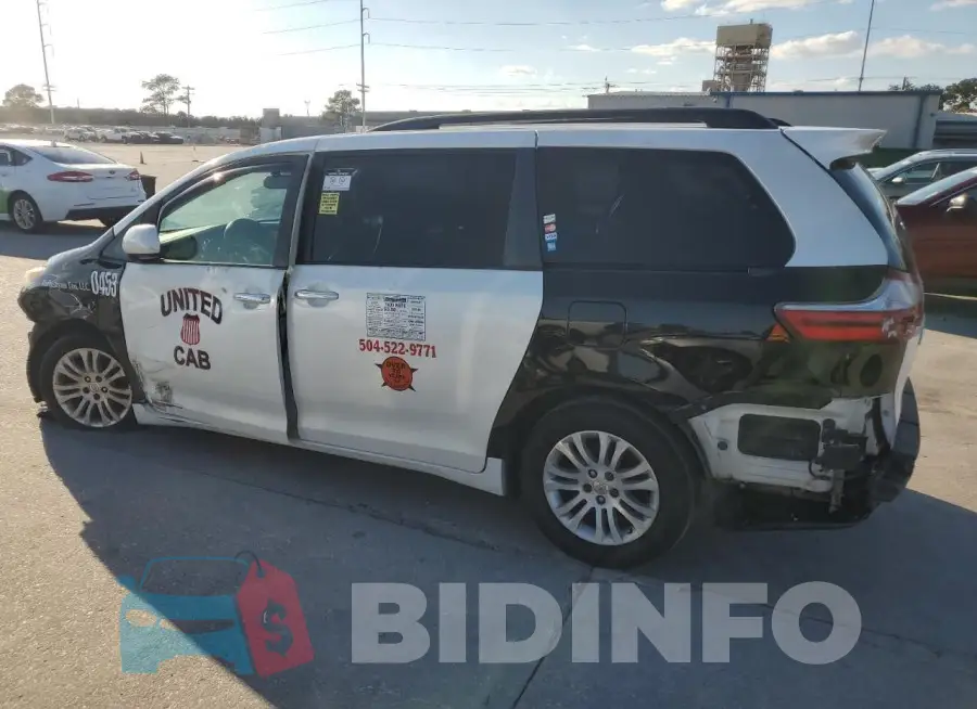 5TDYK3DCXFS677243 Photo# 2