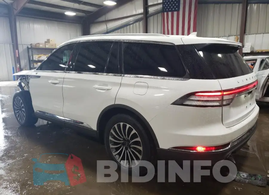 5LM5J7XC9LGL04234 Photo# 2