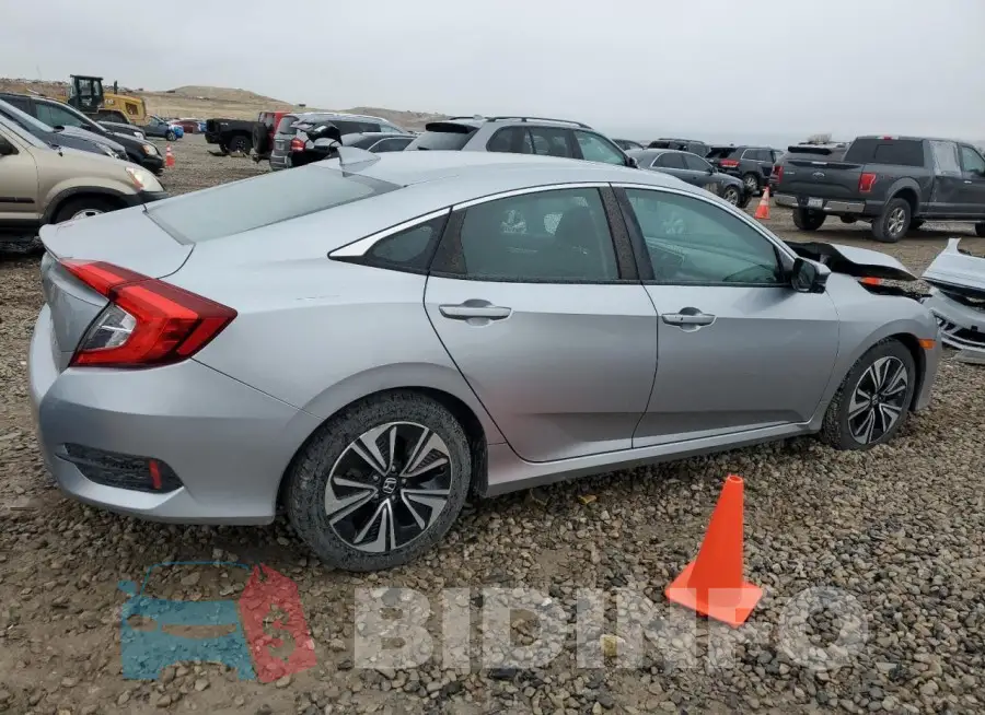 19XFC1F38HE012540 Photo# 3