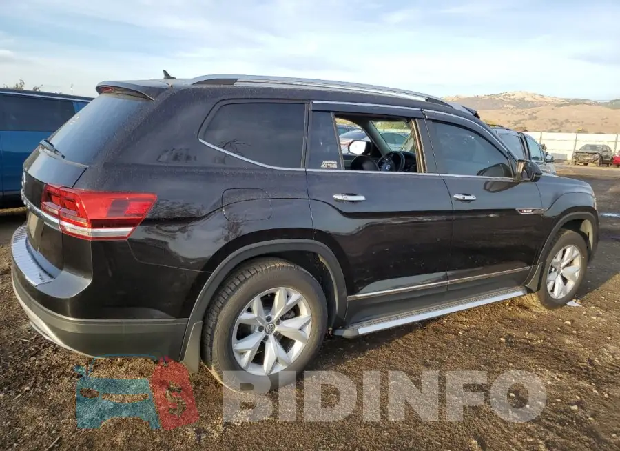 1V2AP2CA6JC541374 Photo# 3