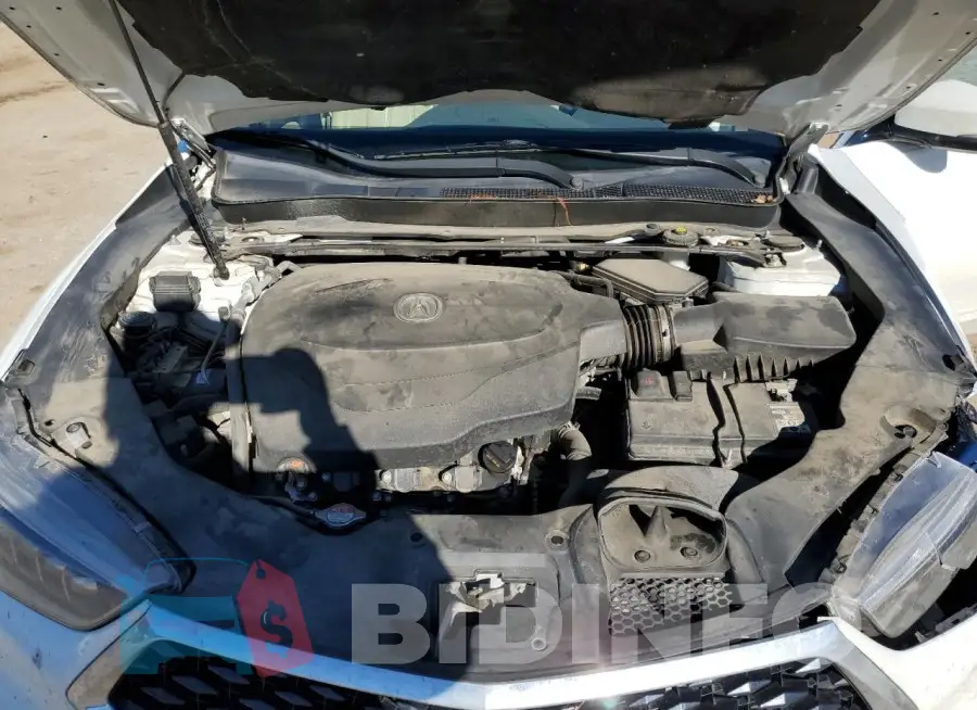 19UUB2F57JA004599 Photo# 11