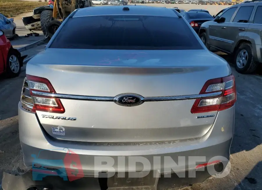 1FAHP2D82FG130636 Photo# 6