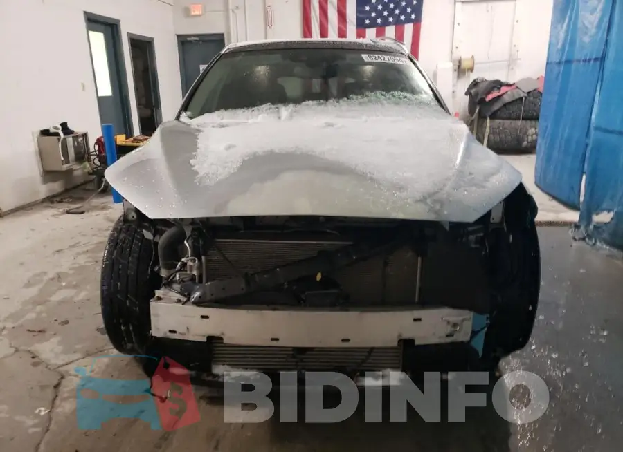 3PCAJ5M18LF101584 Photo# 5
