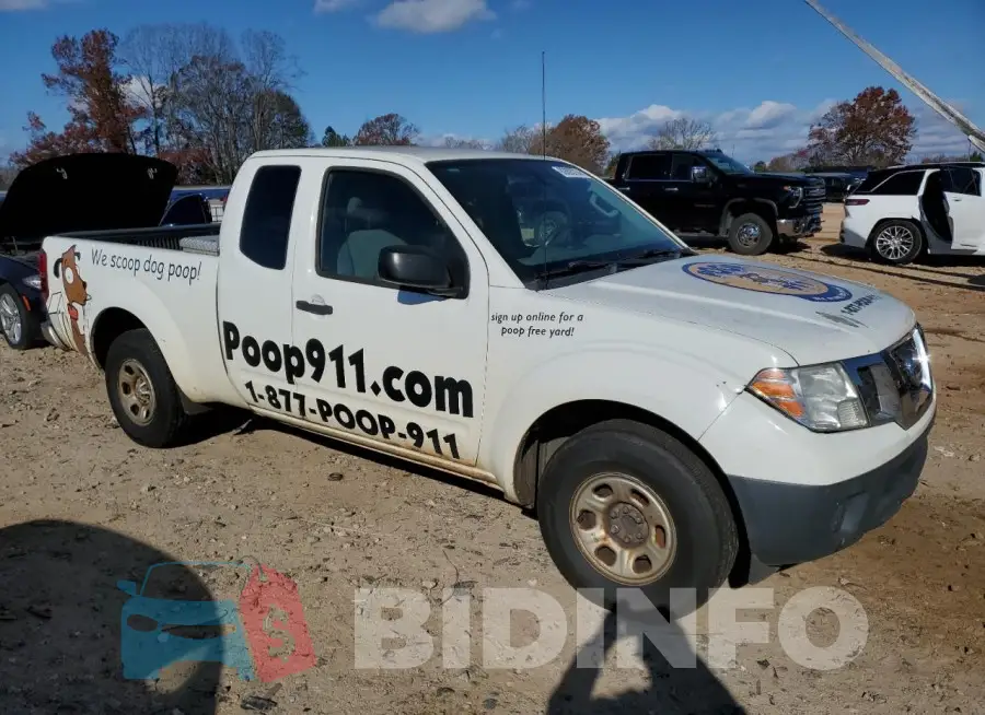 1N6BD0CT0GN715860 Photo# 4