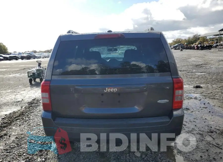 1C4NJPFB1GD526502 Photo# 6