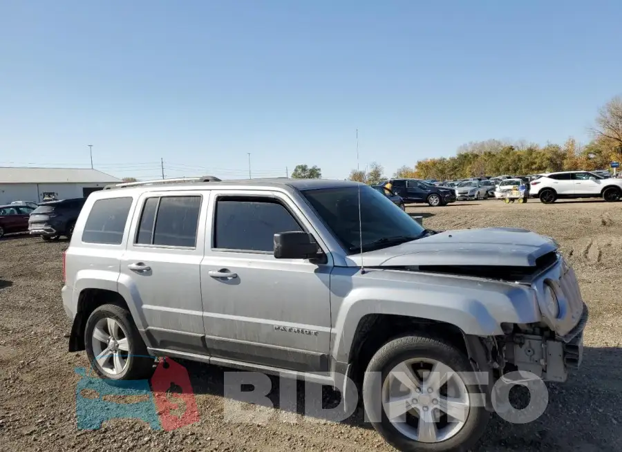 1C4NJRFB7HD158985 Photo# 4