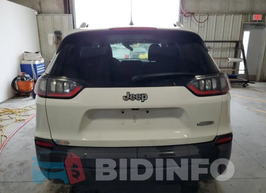 1C4PJLCB8KD145731 Photo# 6
