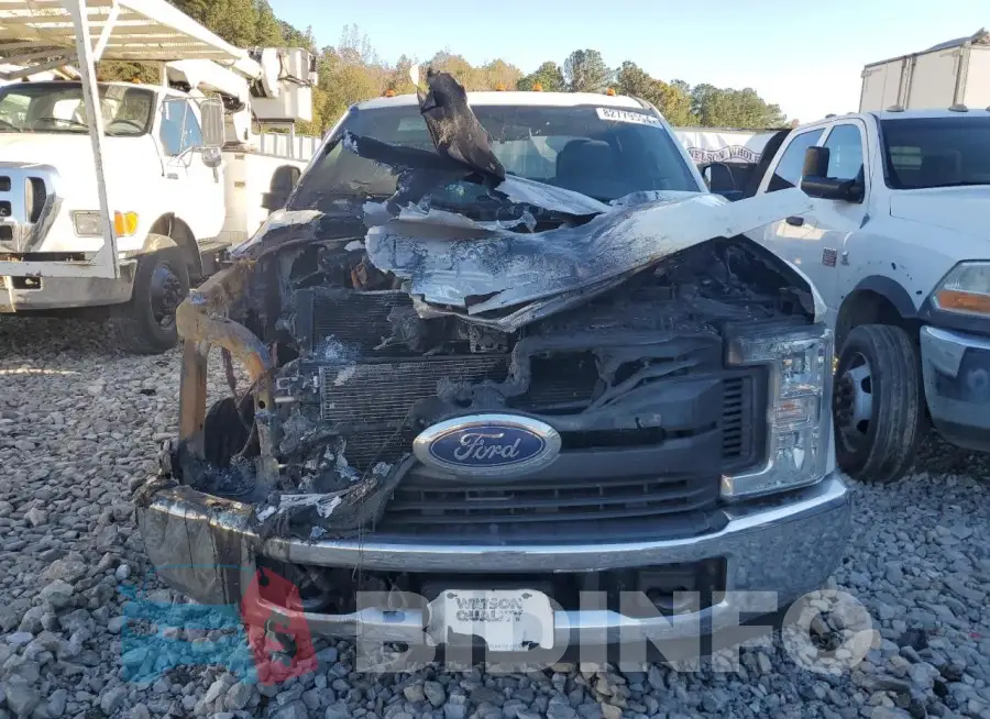 1FD8W3GT1JEB56664 Photo# 5