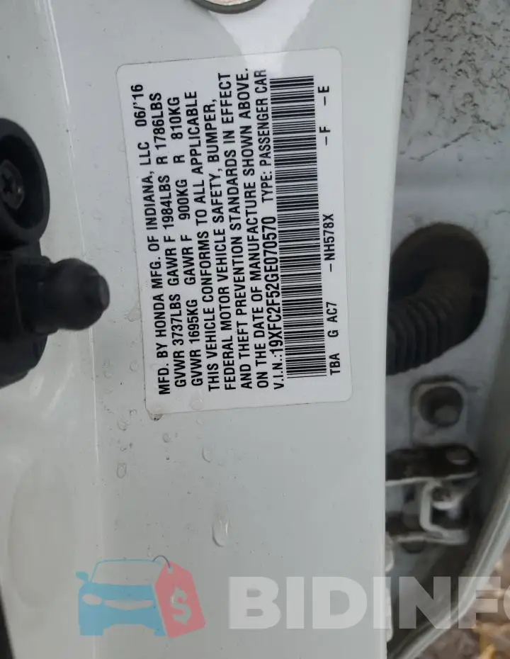 19XFC2F52GE070570 Photo# 12