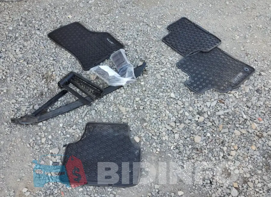 3VW7M7BU7NM004432 Photo# 12