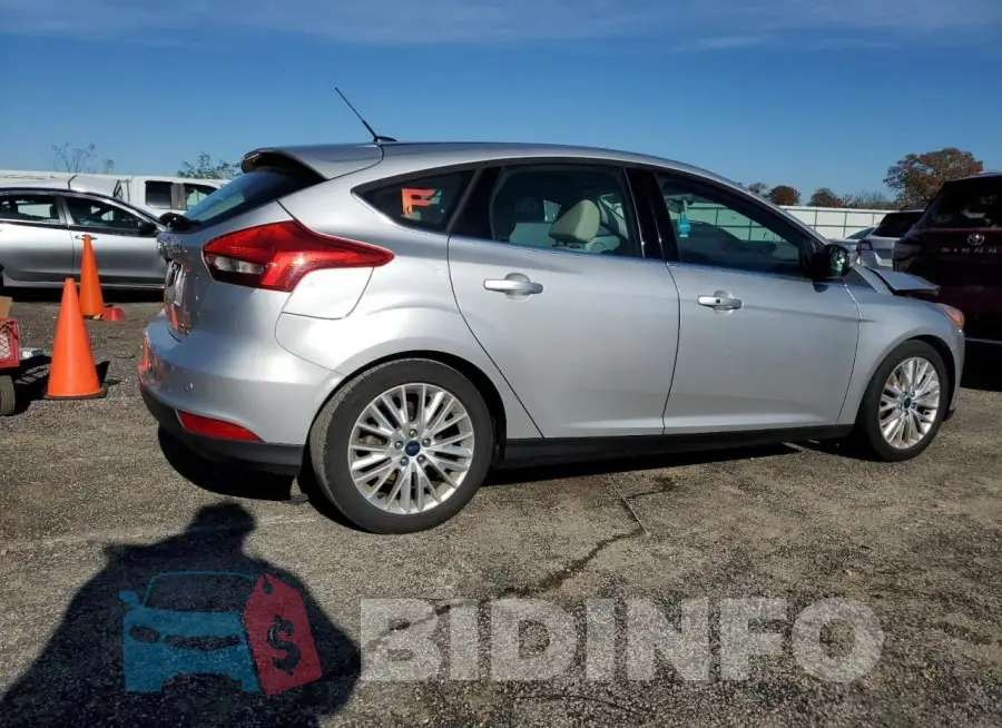 1FADP3N22GL295223 Photo# 3