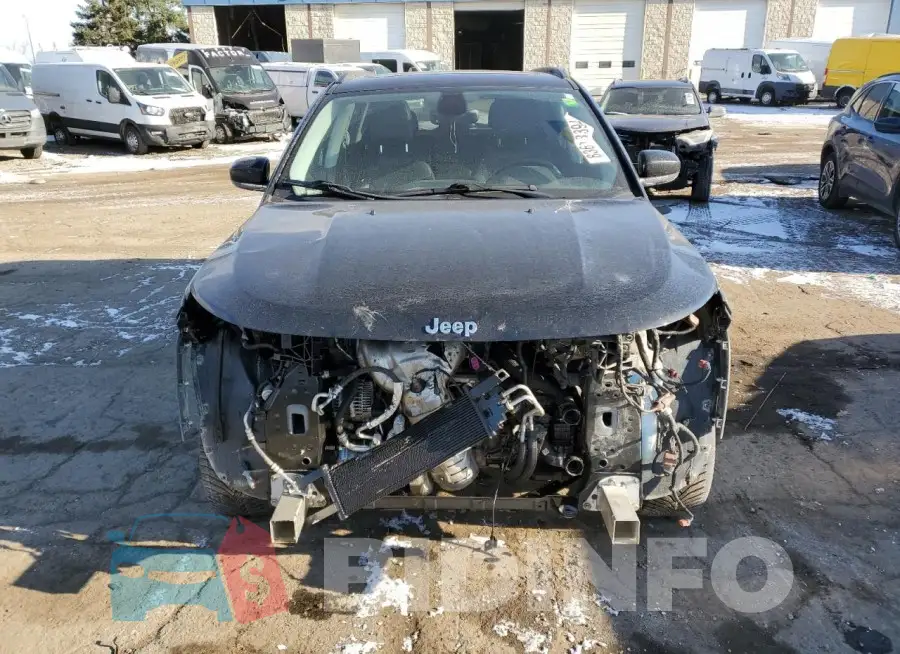 3C4NJDCB6JT113804 Photo# 5