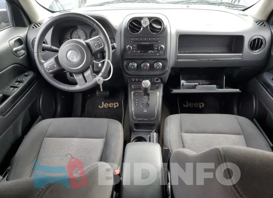 1C4NJRFB9HD209032 Photo# 8