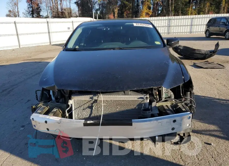 19UDE2F49JA002741 Photo# 5