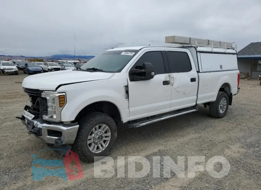 1FT8W3B60JEB76734 Photo# 1