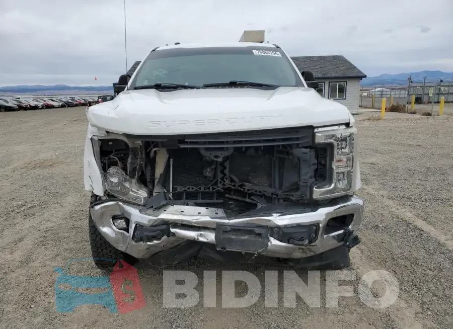 1FT8W3B60JEB76734 Photo# 5