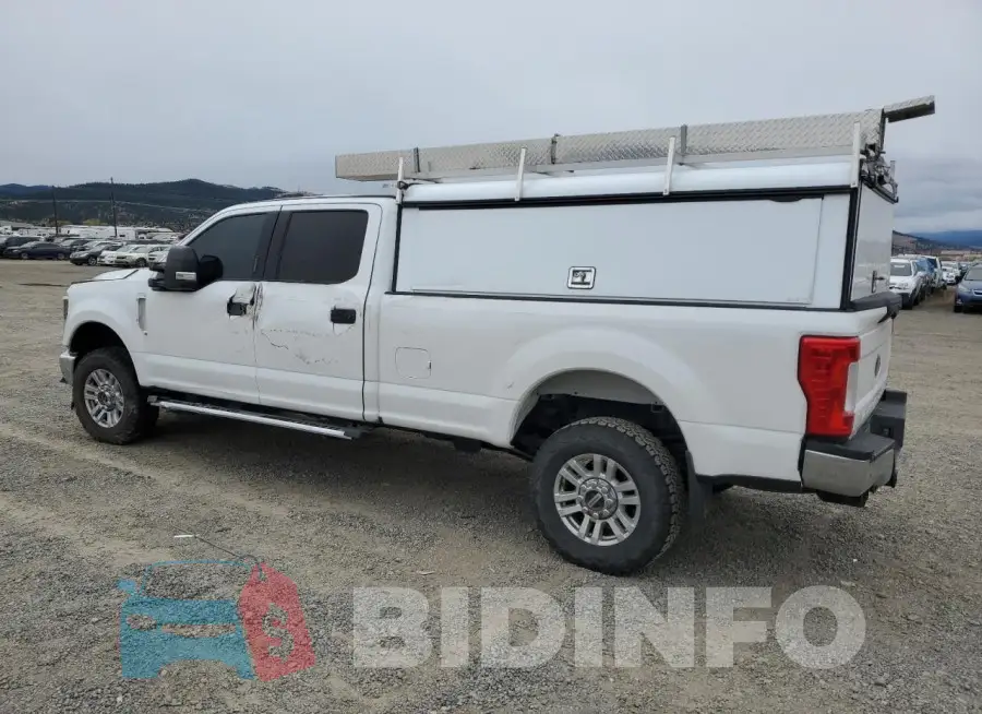 1FT8W3B60JEB76734 Photo# 2