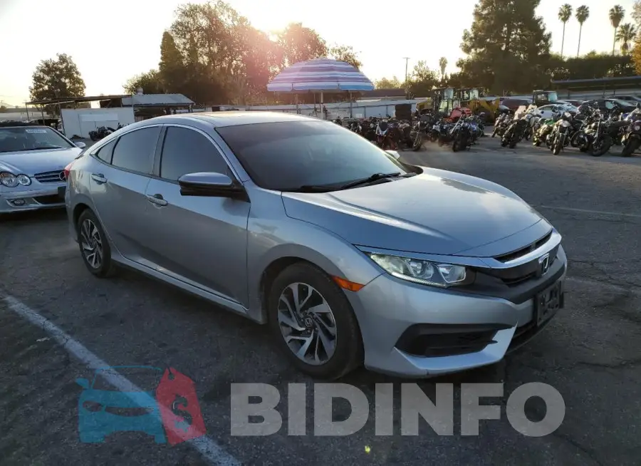 19XFC2F70GE231175 Photo# 4