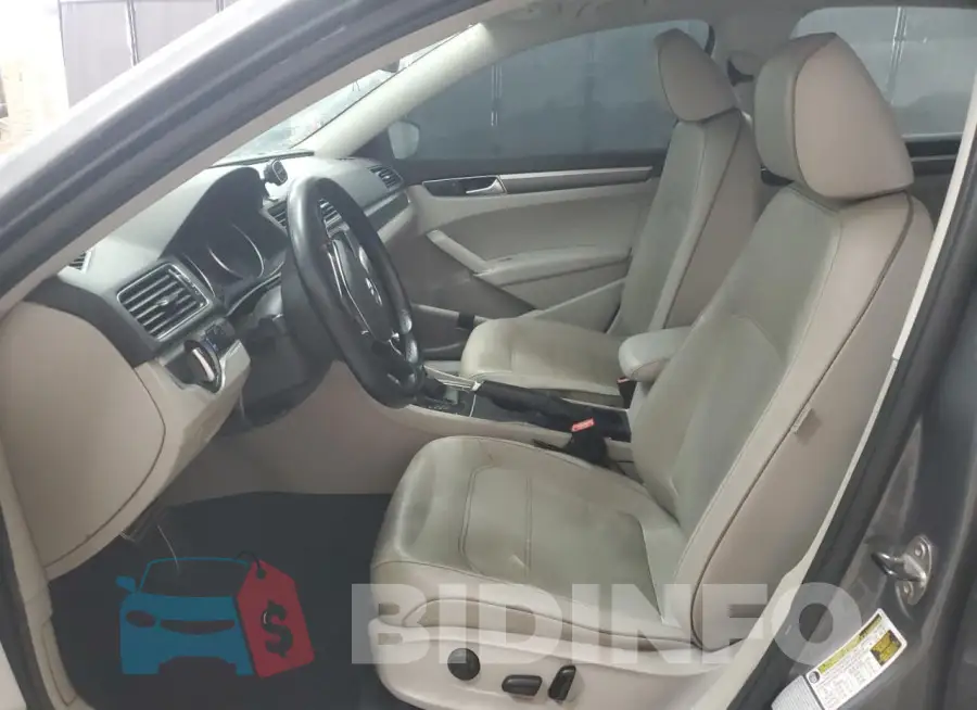 1VWDT7A34HC072532 Photo# 7