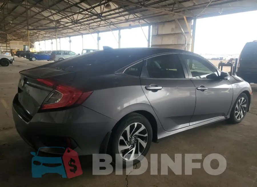 19XFC2F73JE204950 Photo# 3