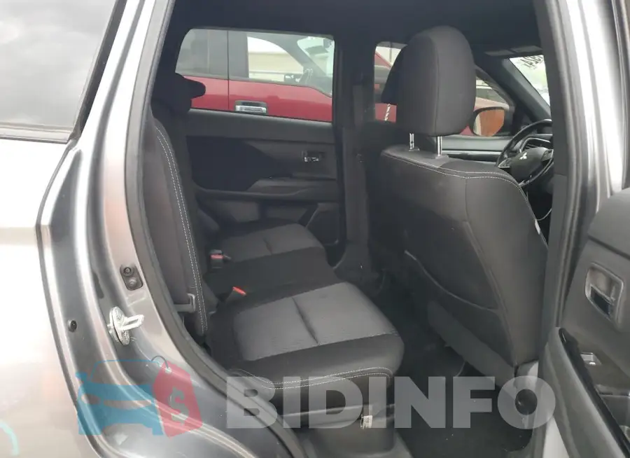 JA4AD3A32JZ045323 Photo# 11