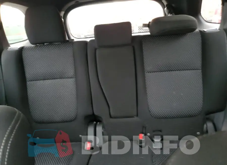 JA4AD3A32JZ045323 Photo# 10