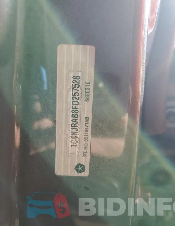 1C4NJRAB8FD257528 Photo# 13