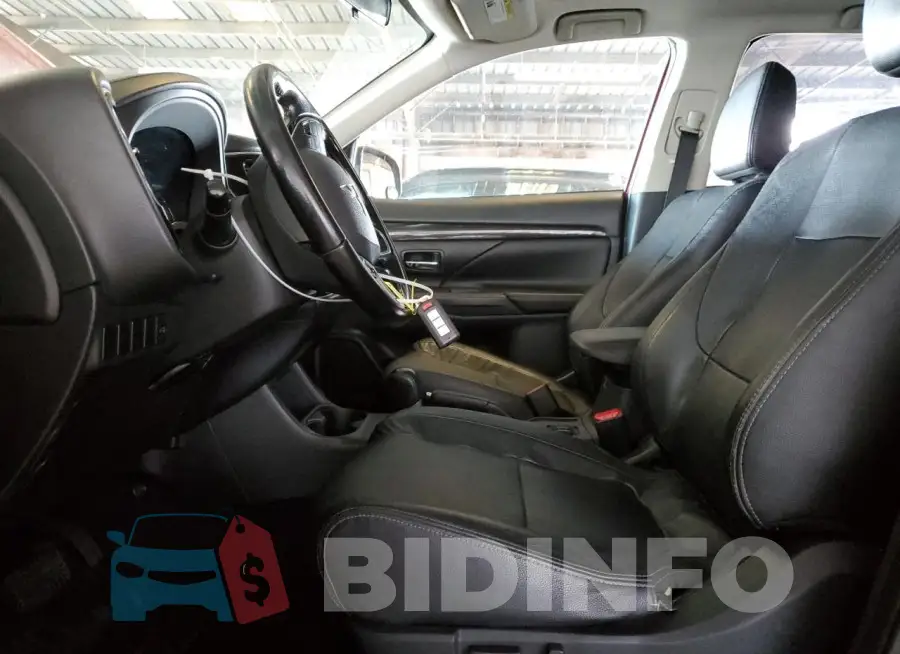JA4AD3A33GZ046943 Photo# 7