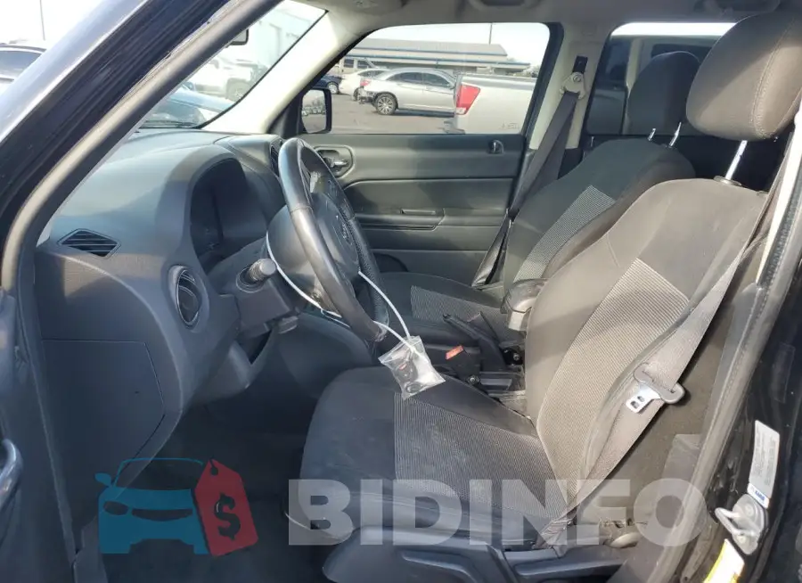 1C4NJPFB0HD182226 Photo# 7