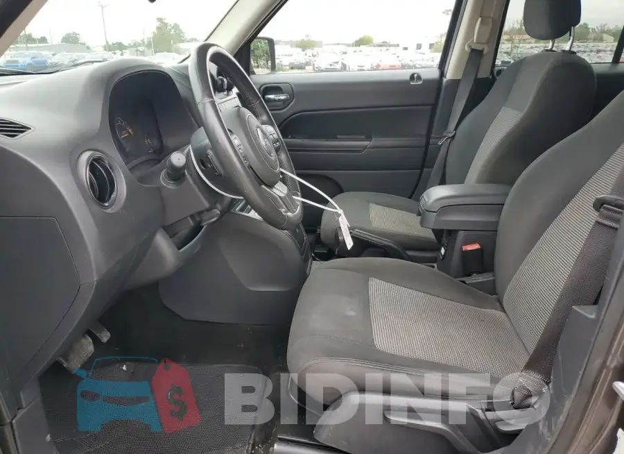 1C4NJPFB4FD349927 Photo# 7