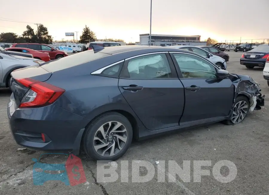 19XFC2F72JE017165 Photo# 3