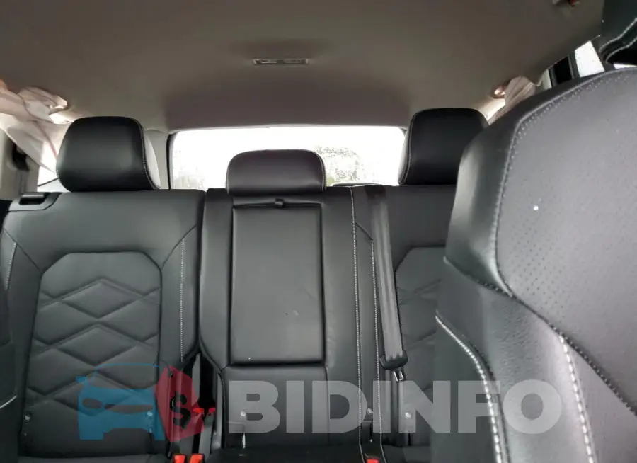 1V2HR2CAXRC531015 Photo# 10