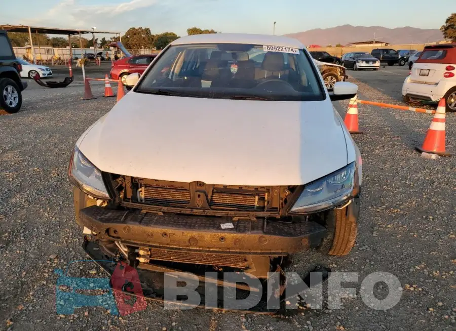 3VW2B7AJ2HM268394 Photo# 5