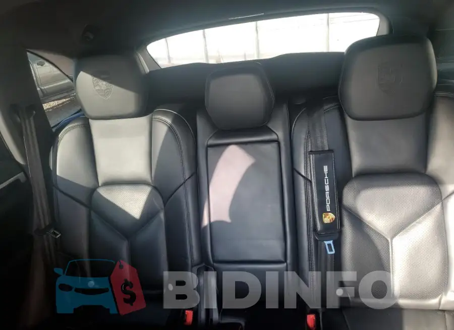 WP1AA2A28HKA82779 Photo# 10