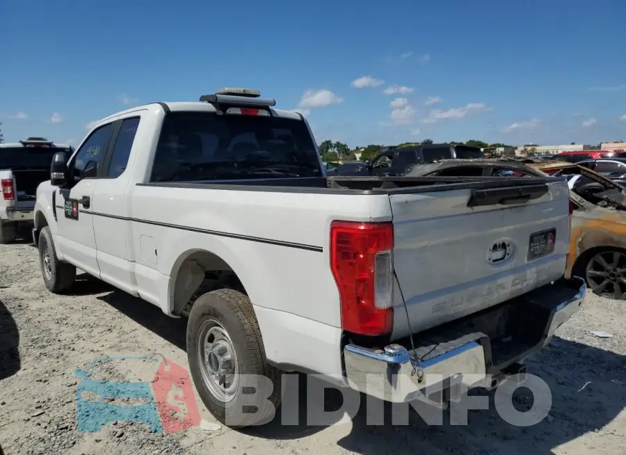 1FT7X2A61KEE93945 Photo# 2