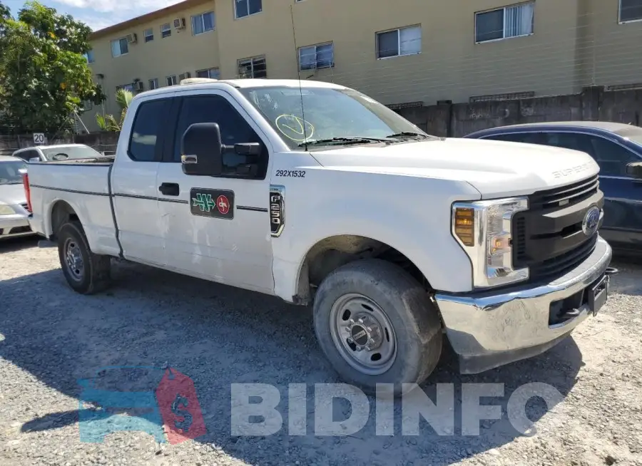 1FT7X2A61KEE93945 Photo# 4