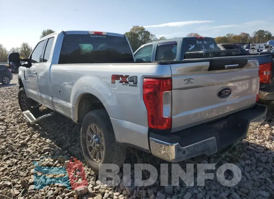 1FT7X2B68JEB17532 Photo# 2