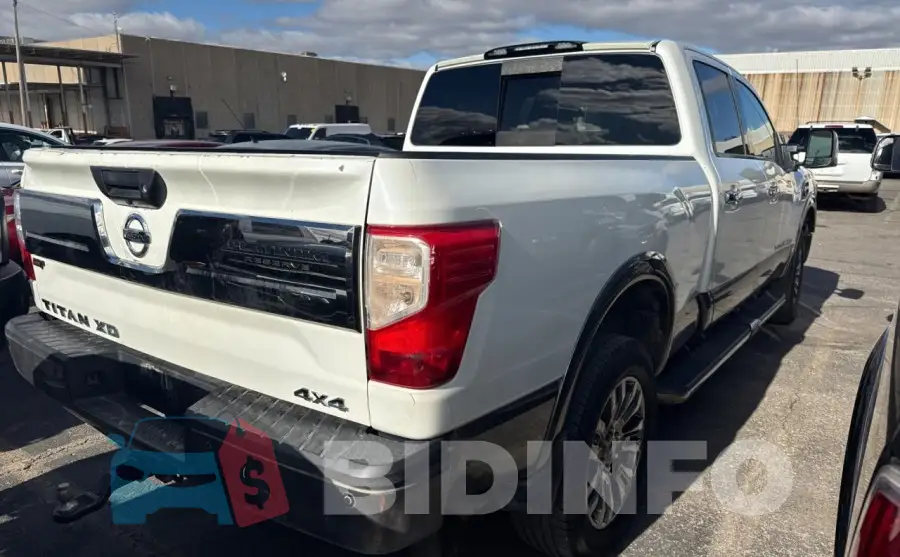 1N6BA1F40GN515810 Photo# 4