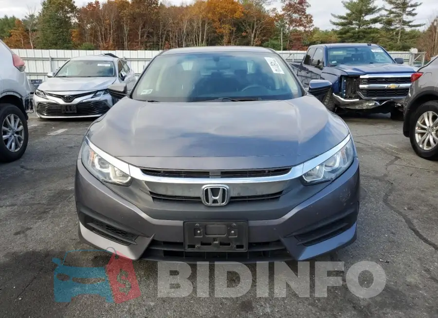19XFC2F53JE209807 Photo# 5