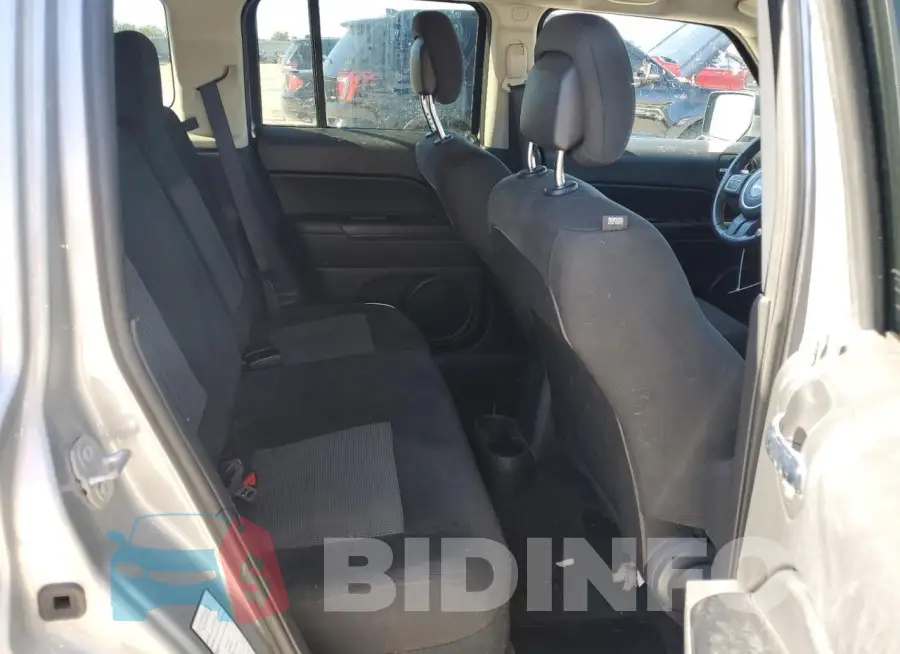 1C4NJPFB3HD183824 Photo# 10