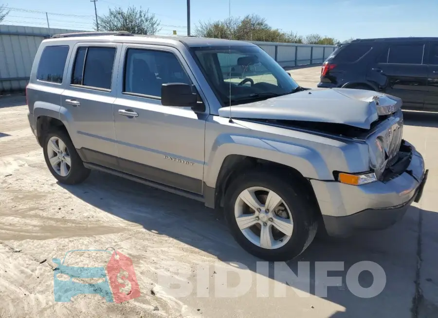 1C4NJPFB3HD183824 Photo# 4