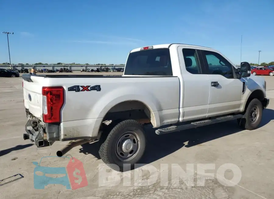 1FT7X2B68HED20186 Photo# 3