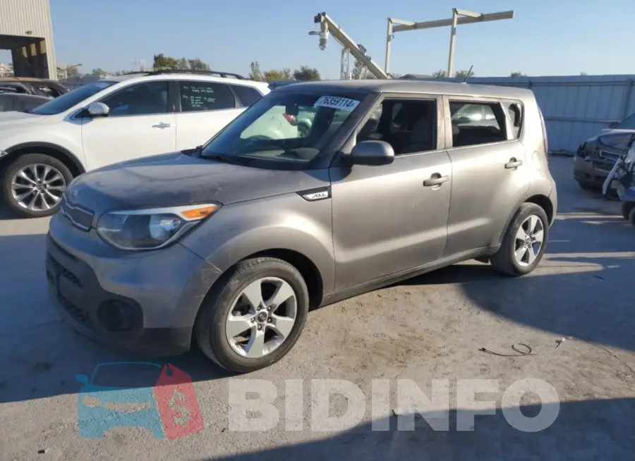 KNDJN2A2XJ7608201 Photo# 1